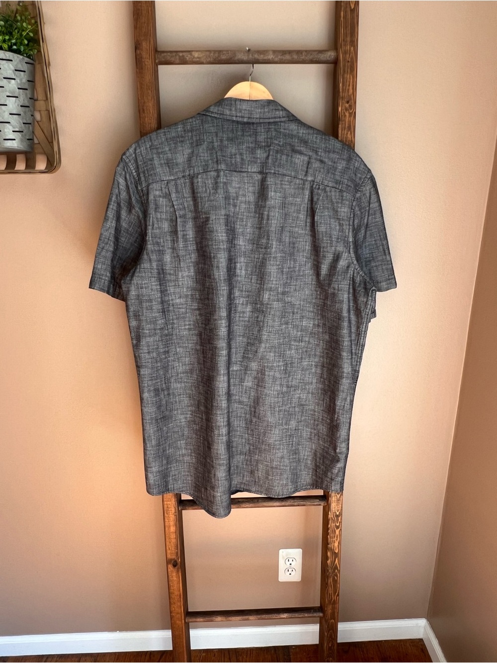 The Foundry Supply Co. Men's Short-Sleeve Button-Down Shirt in Charcoal Gray - Picture 3 of 6